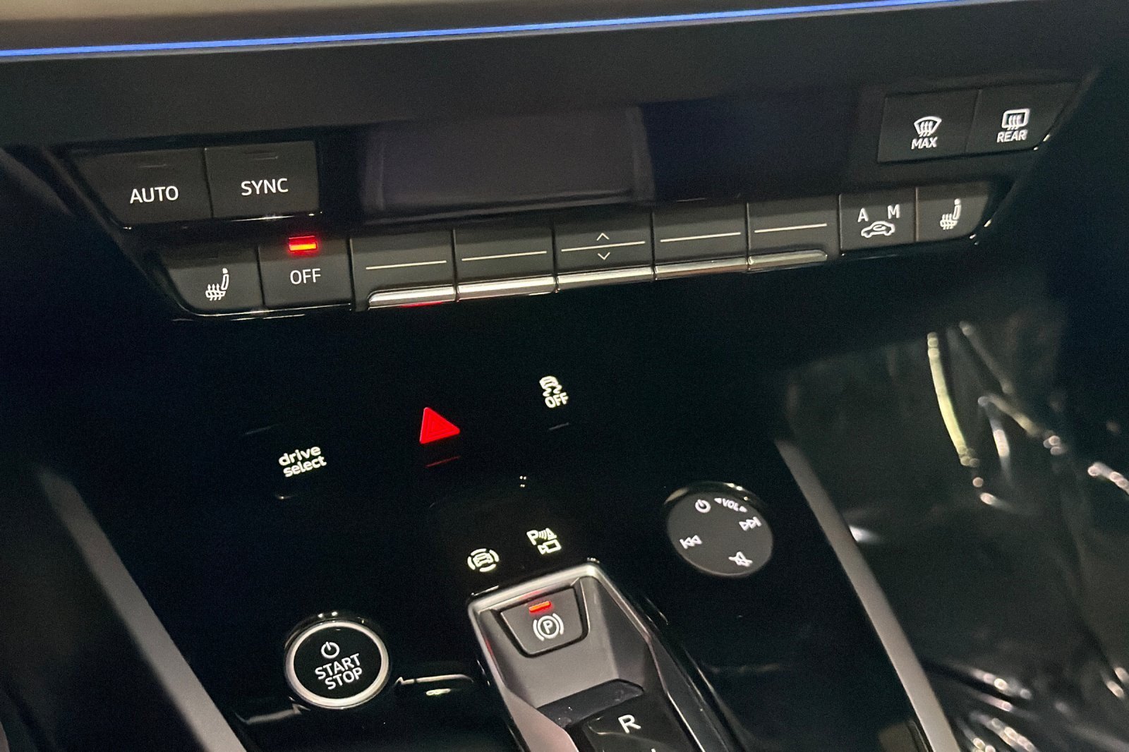 Certified 2023 Audi Q4 e-tron Premium Plus w/ Premium Plus AWD/4WD image 20