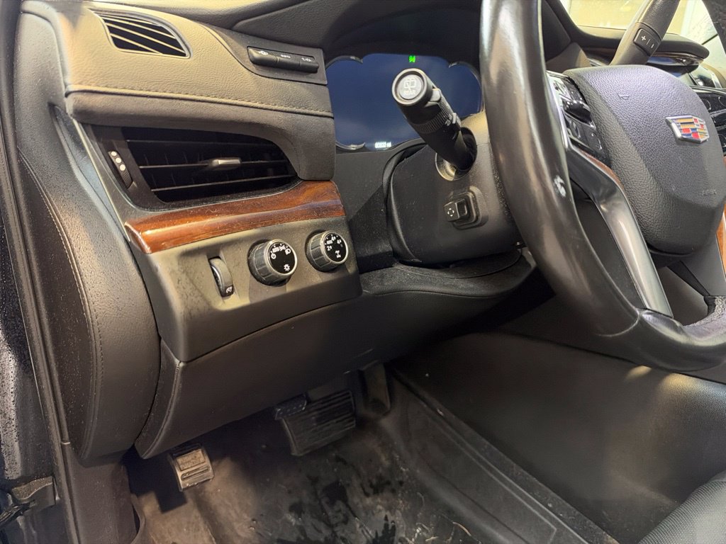 Used 2016 Cadillac Escalade Luxury AWD/4WD image 21