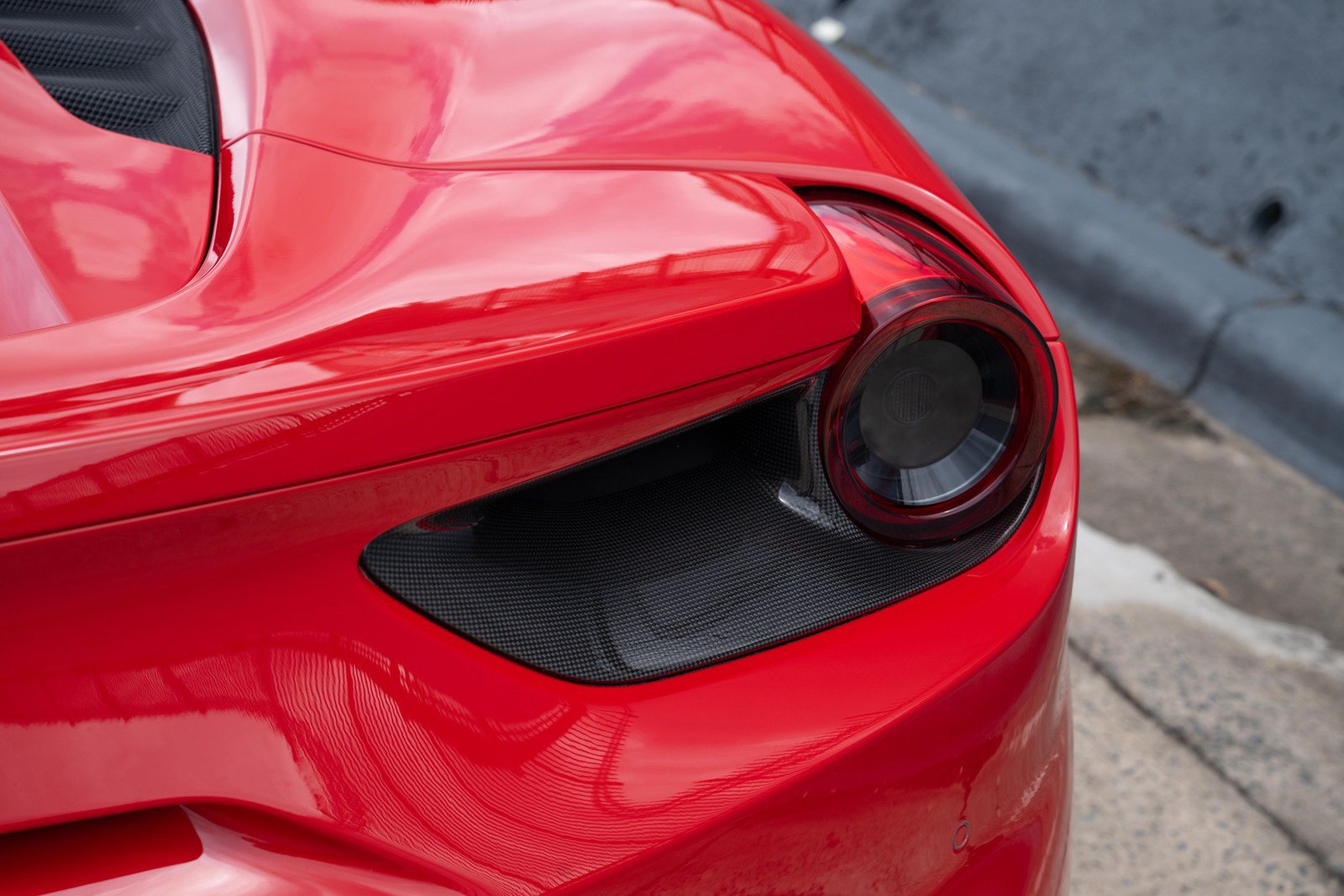 Used 2018 Ferrari 488 Spider RWD image 25
