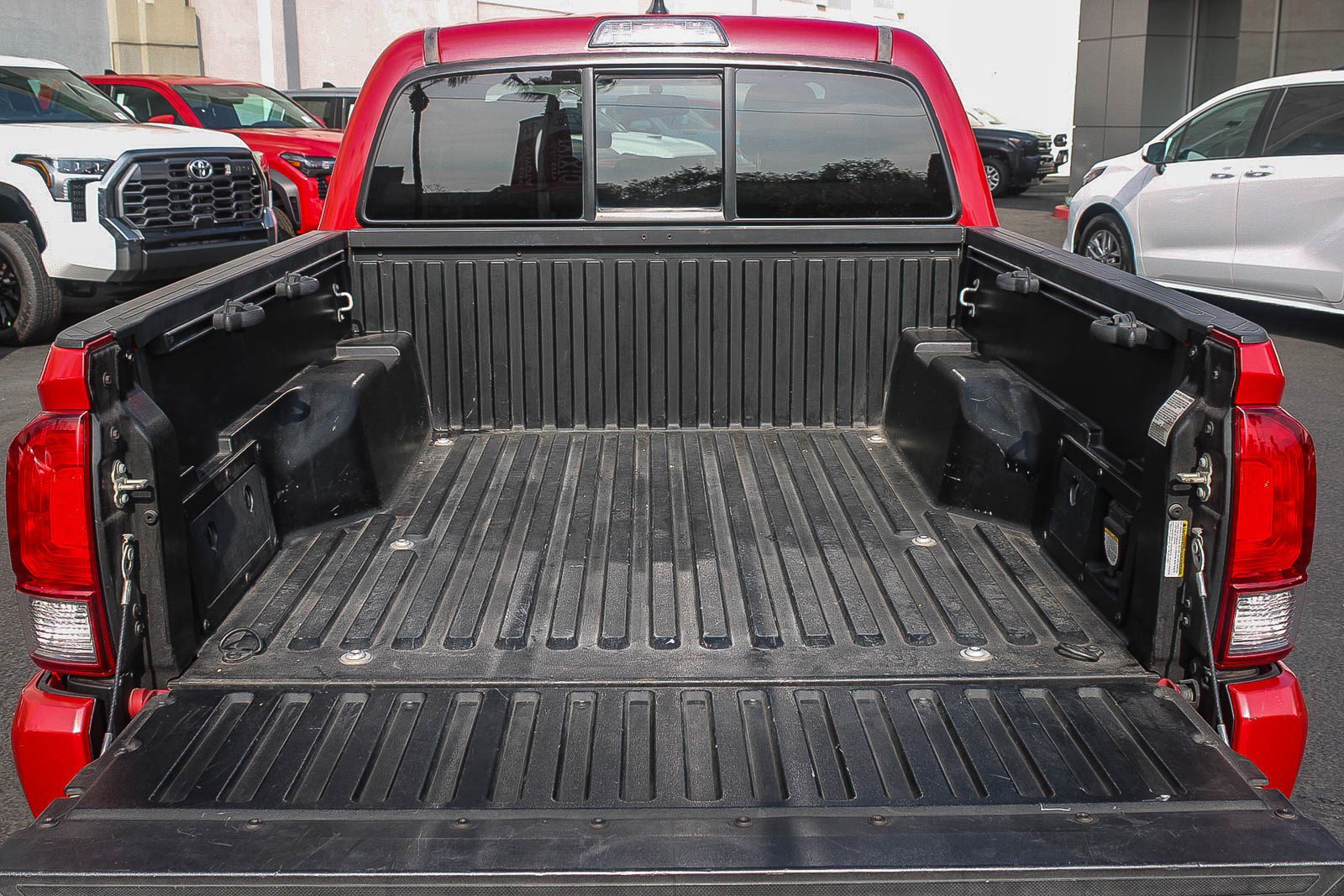Used 2016 Toyota Tacoma TRD Sport w/ Towing Package image 26