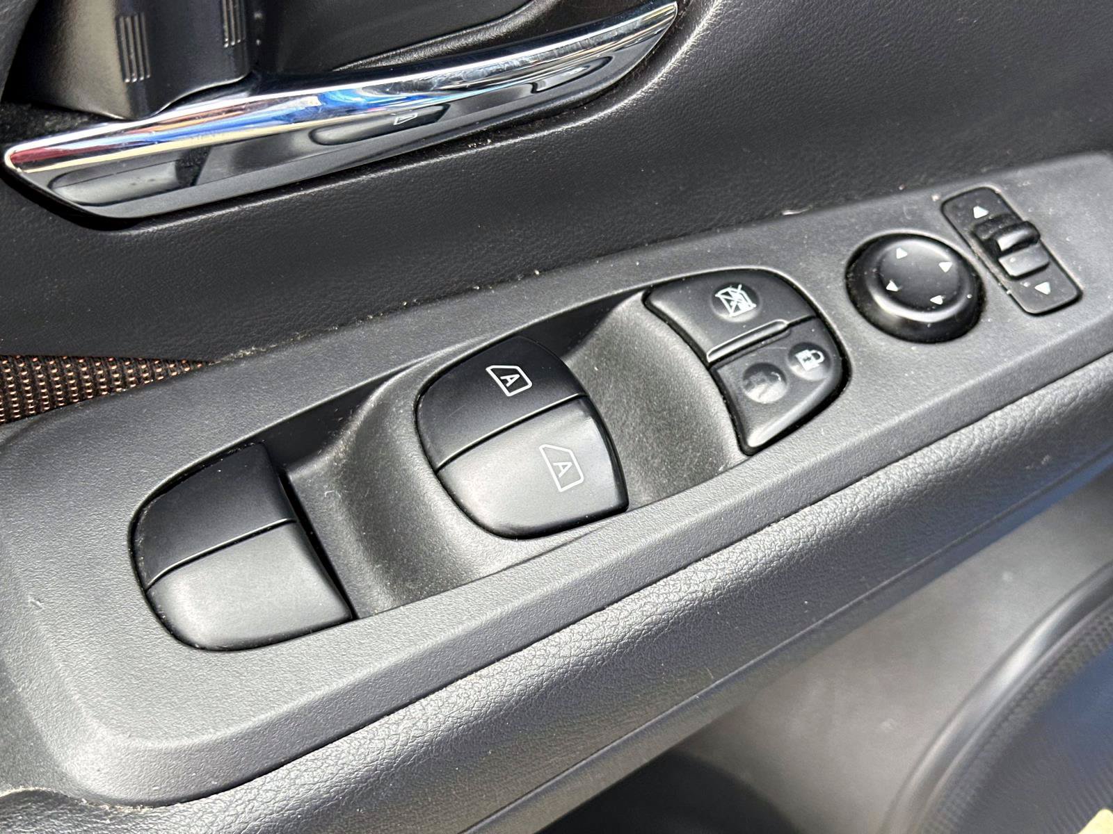 Certified 2021 Nissan Kicks SR FWD image 15