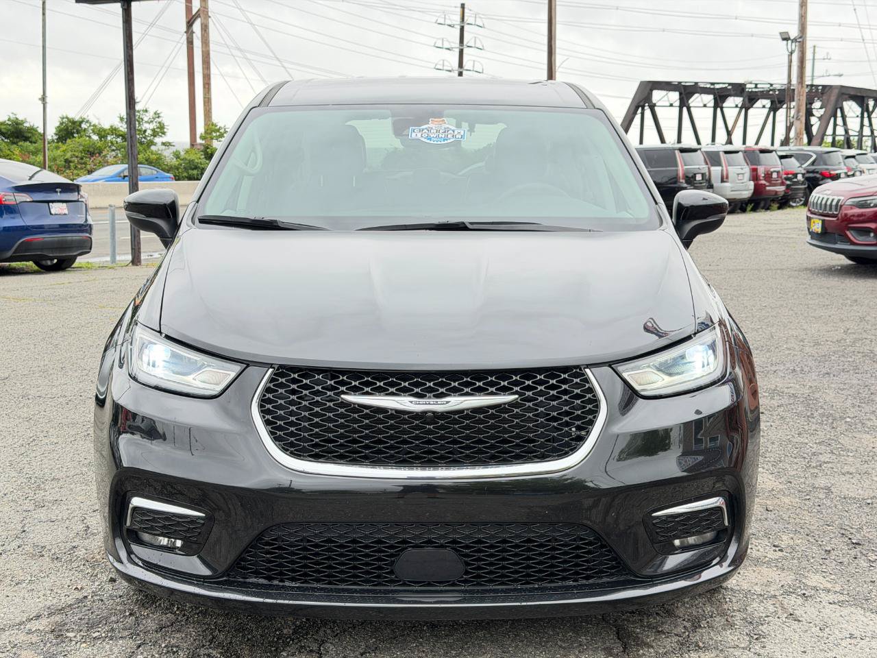 Used 2023 Chrysler Pacifica Touring-L FWD image 10