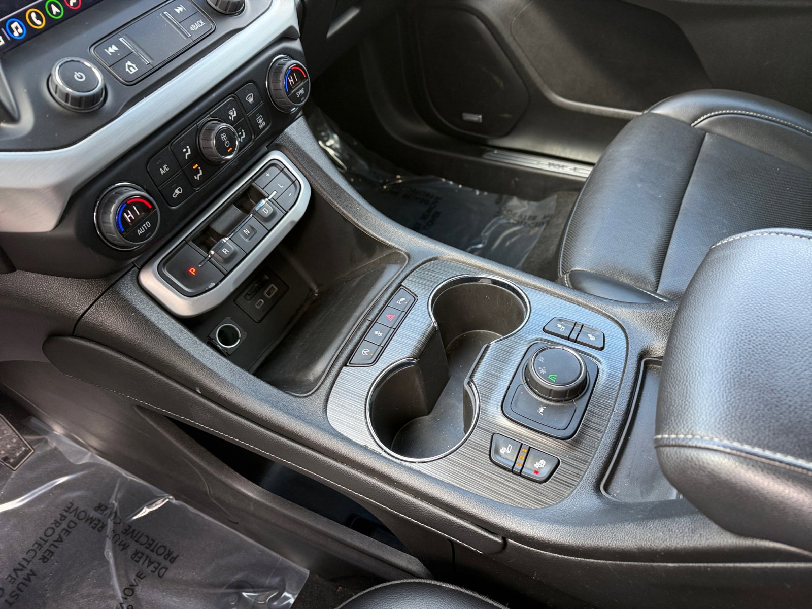 Used 2023 GMC Acadia SLT image 13