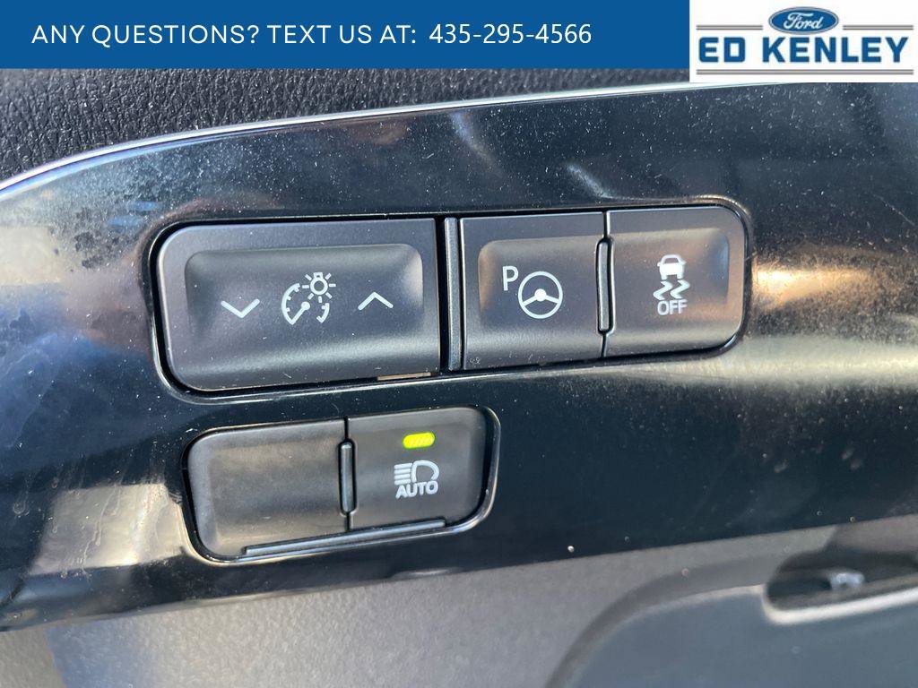 Used 2020 Toyota Prius XLE image 18