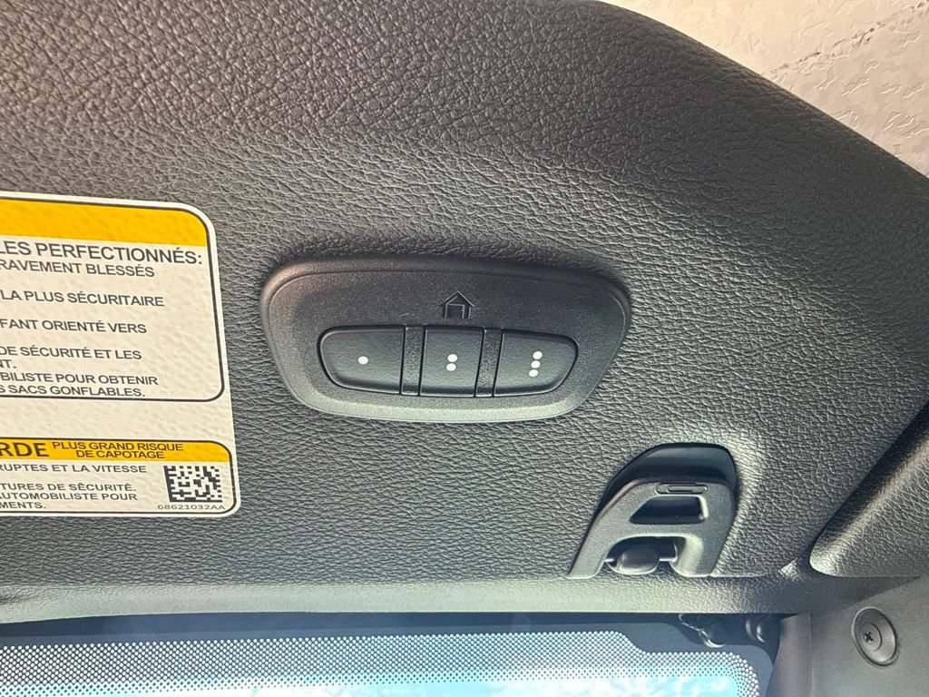 Certified 2025 Jeep Wrangler Unlimited Rubicon w/ Convenience Group AWD/4WD image 25