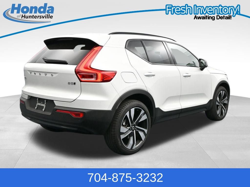 Used 2025 Volvo XC40 B5 Plus AWD/4WD image 8