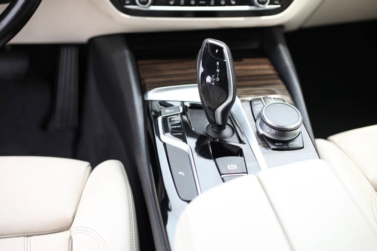 Used 2017 BMW 540i xDrive image 16