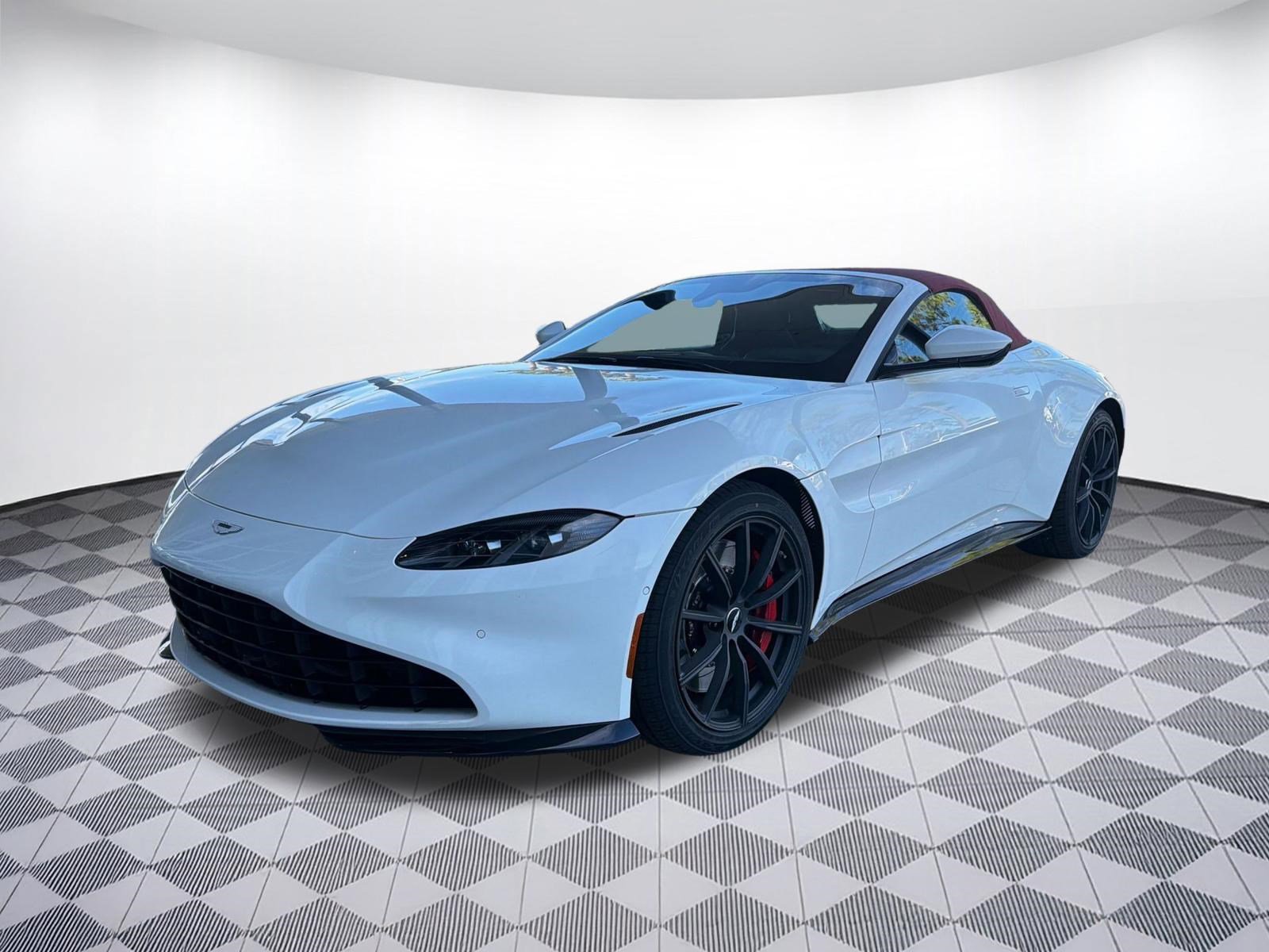 Used 2021 Aston Martin V8 Vantage Roadster RWD image 29