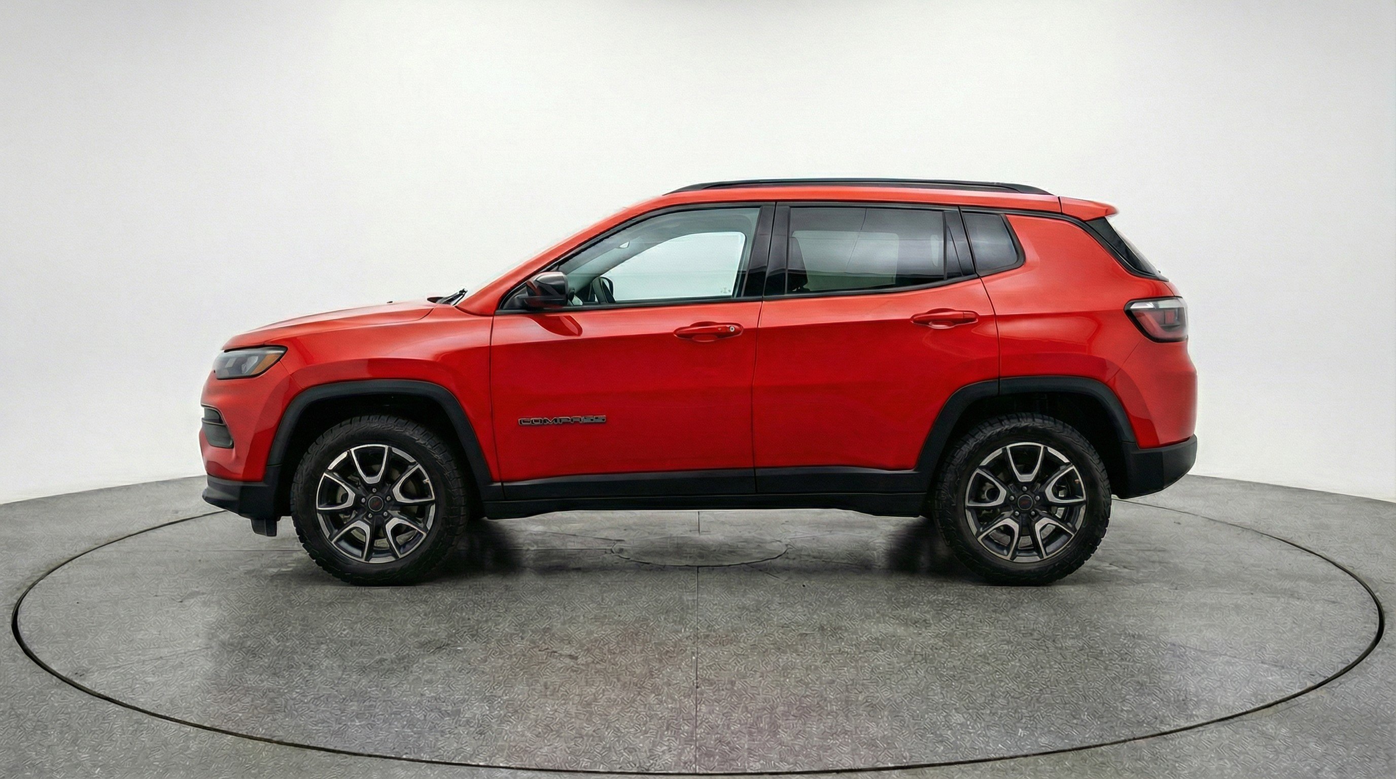 Used 2025 Jeep Compass Trailhawk AWD/4WD image 5