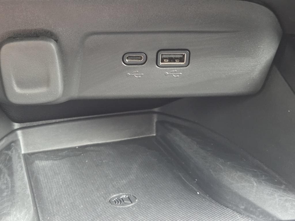 Used 2025 Chevrolet Trax RS w/ Sunroof Package FWD image 9