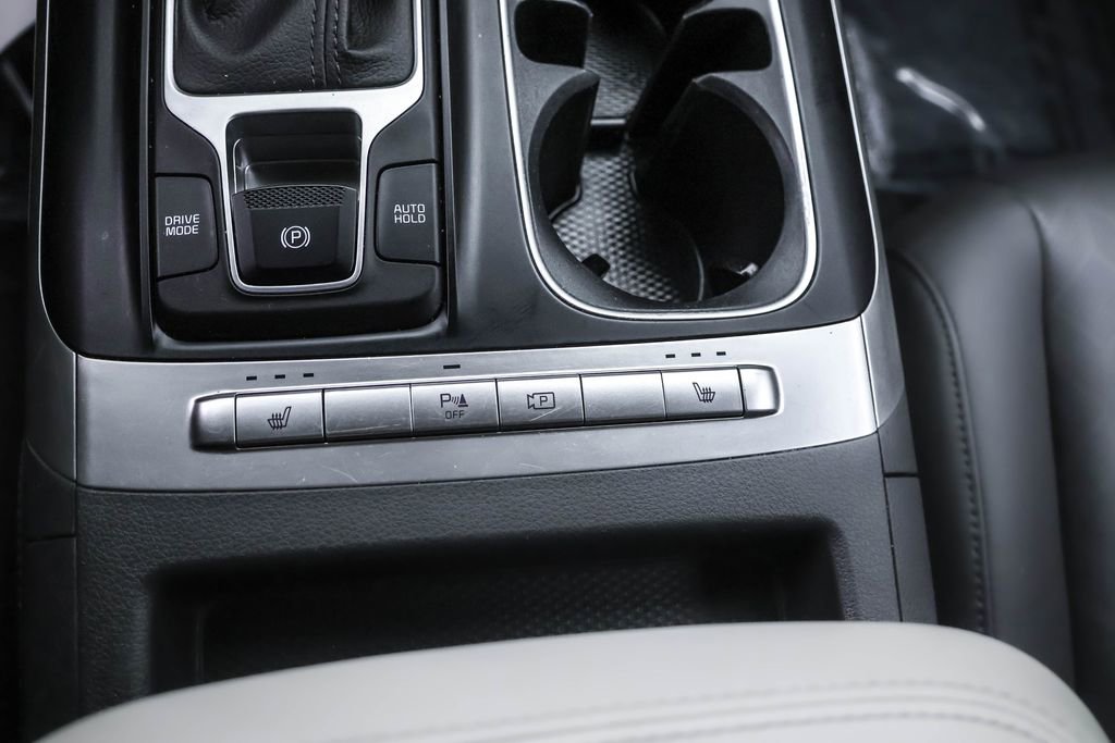 Used 2022 Kia Carnival LX image 11