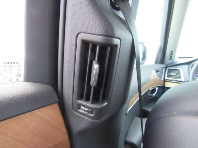 Used 2025 Volvo XC90 T8 Plus w/ Protection Package Premier image 35