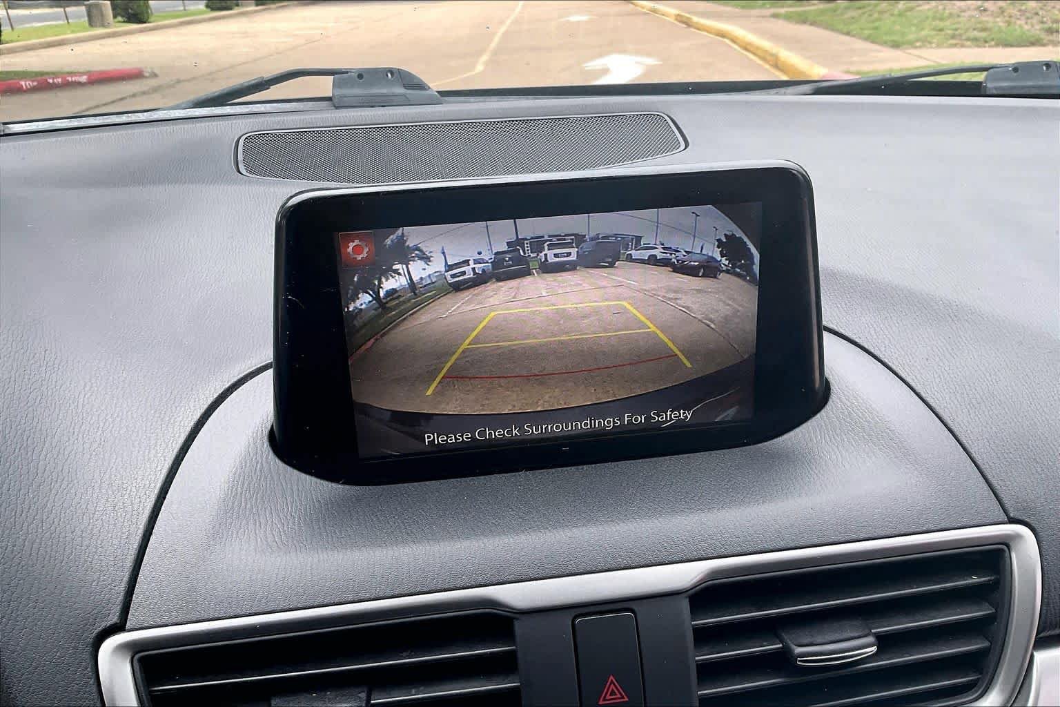 Used 2018 MAZDA MAZDA3 Touring FWD image 29