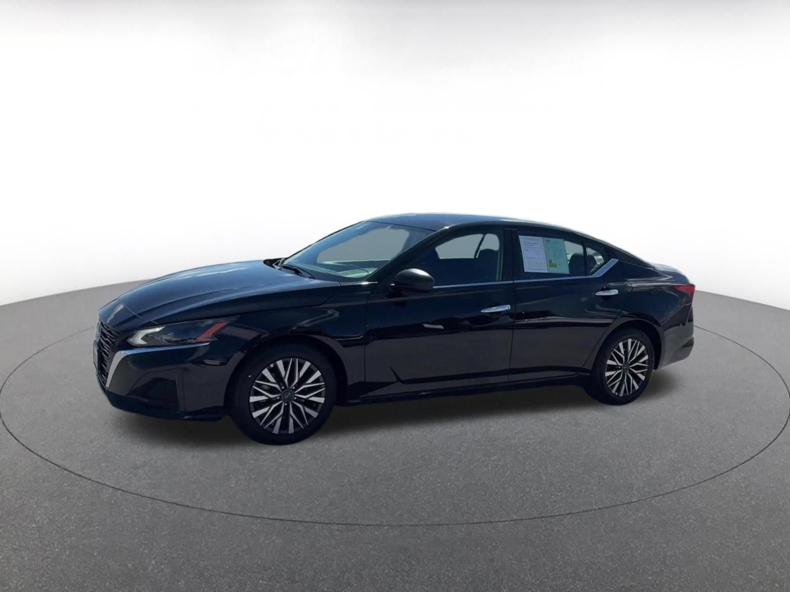 Used 2025 Nissan Altima 2.5 SV FWD image 7