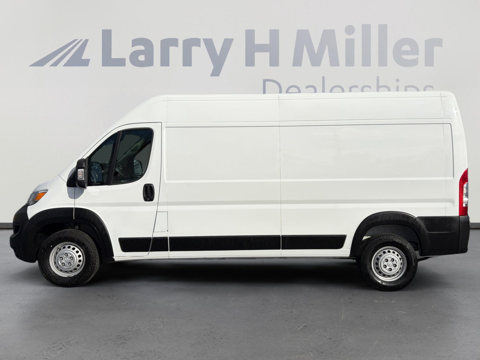 Used 2024 RAM ProMaster 2500 w/ Convenience Group FWD image 2