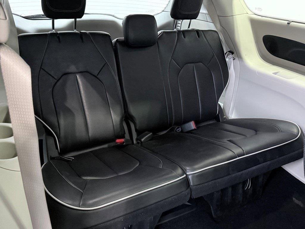 Used 2024 Chrysler Pacifica Limited image 14