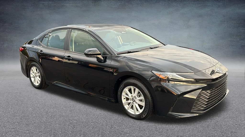 Used 2025 Toyota Camry LE FWD image 3