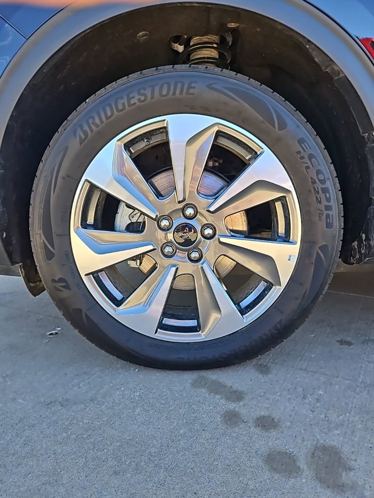 Used 2025 Ford Escape Platinum image 9