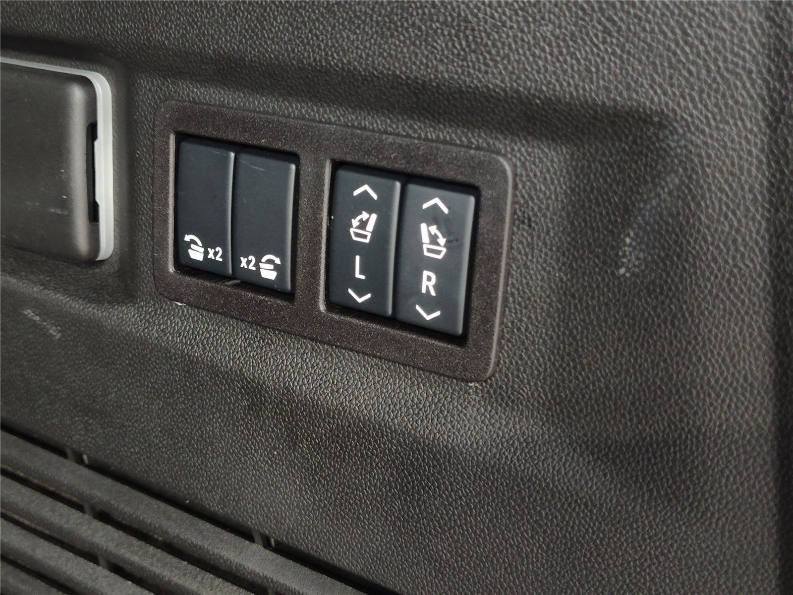 Used 2026 GMC Yukon Denali Ultimate AWD/4WD image 8