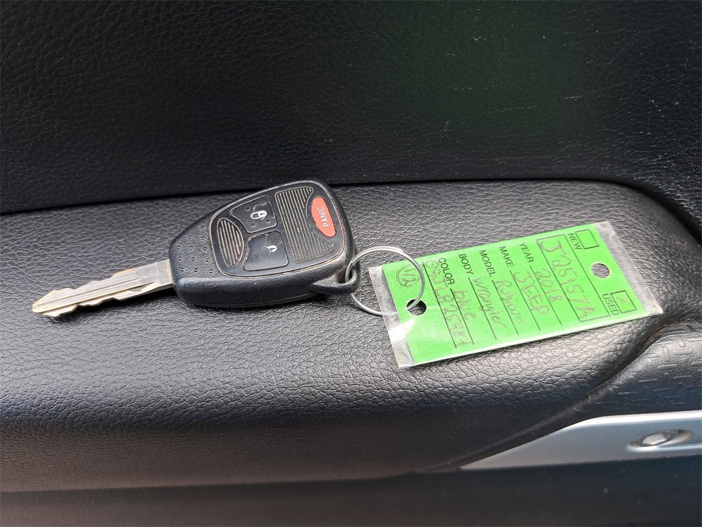 Used 2018 Jeep Wrangler Unlimited Rubicon w/ Connectivity Group image 32