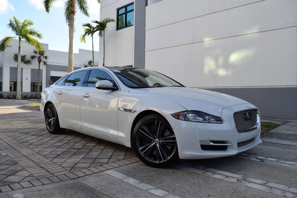 Used 2019 Jaguar XJ Collection image 1