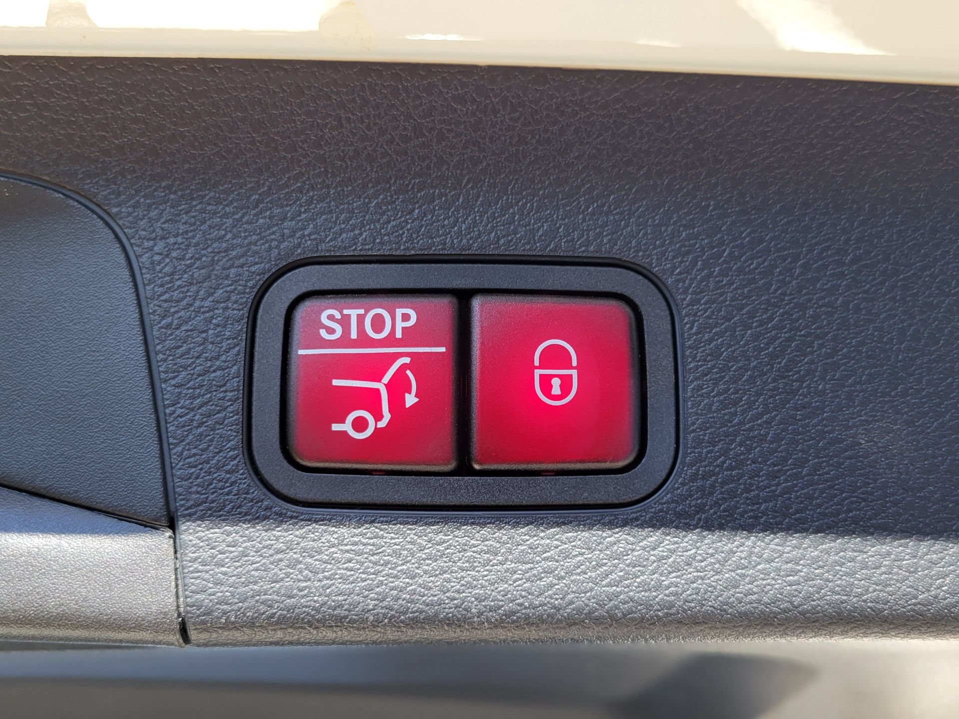 Used 2024 Mercedes-Benz GLS 450 4MATIC image 33