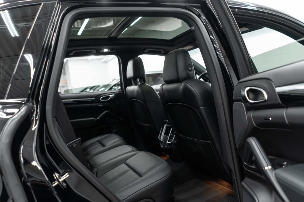 Used 2014 Porsche Cayenne S AWD/4WD image 12