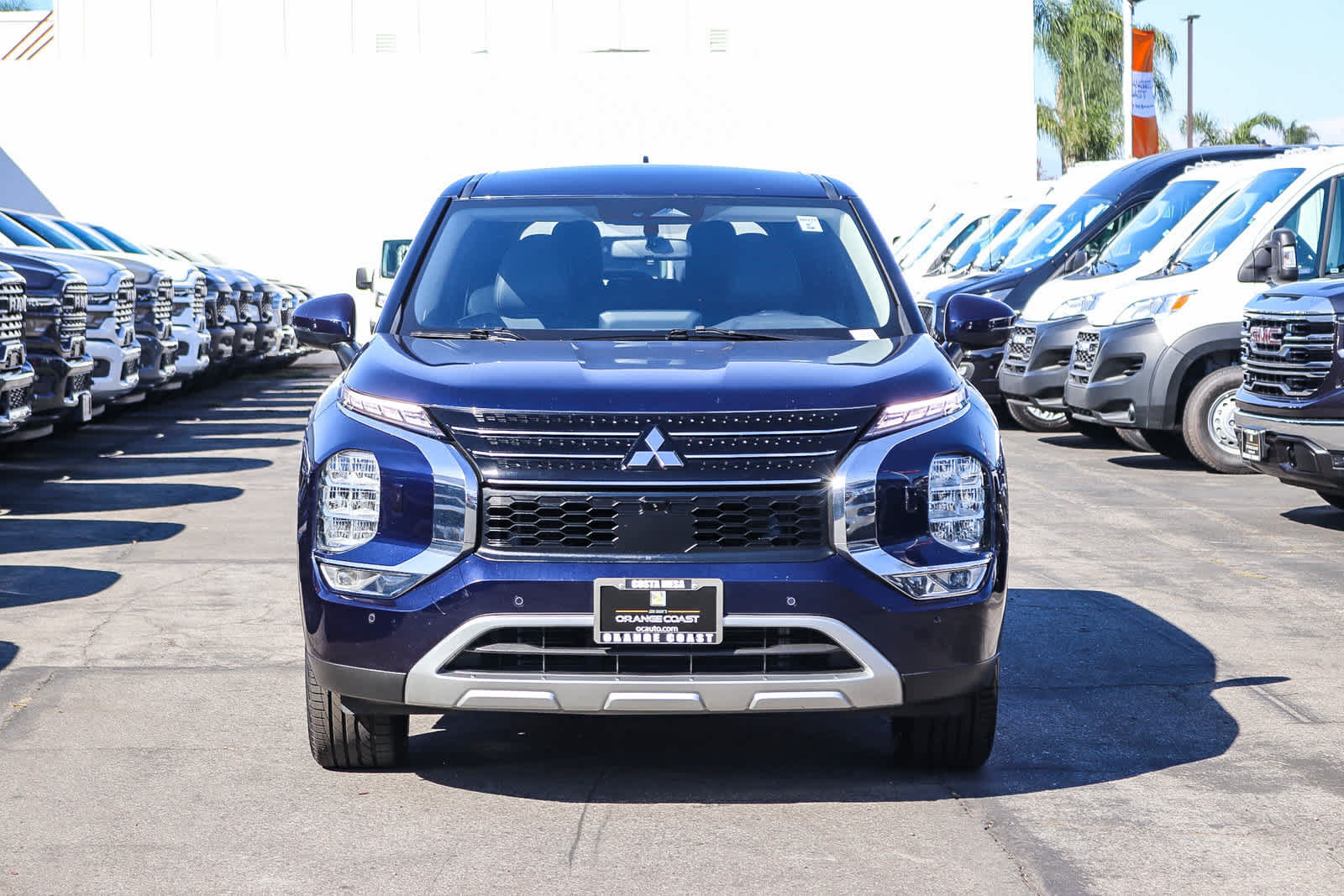 Used 2023 Mitsubishi Outlander SE AWD/4WD image 2