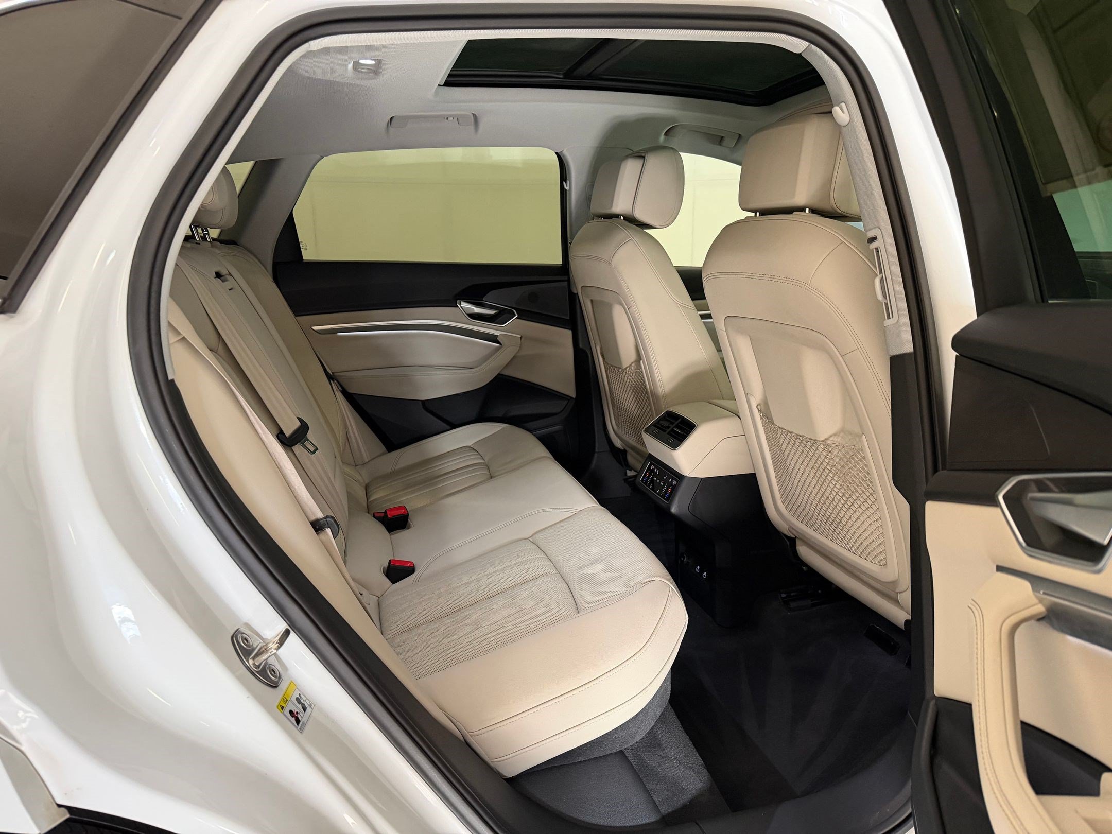 Certified 2023 Audi e-tron Premium Plus w/ Premium Plus Package AWD/4WD image 33