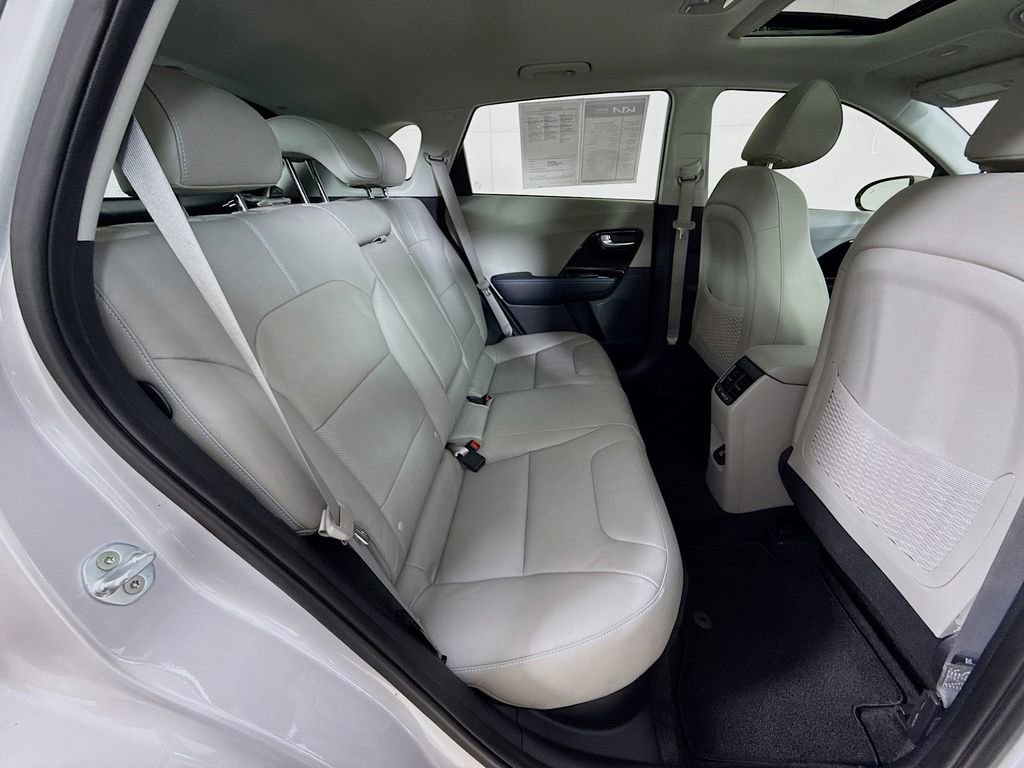 Used 2017 Kia Niro Touring w/ Advanced Technology Package FWD image 34