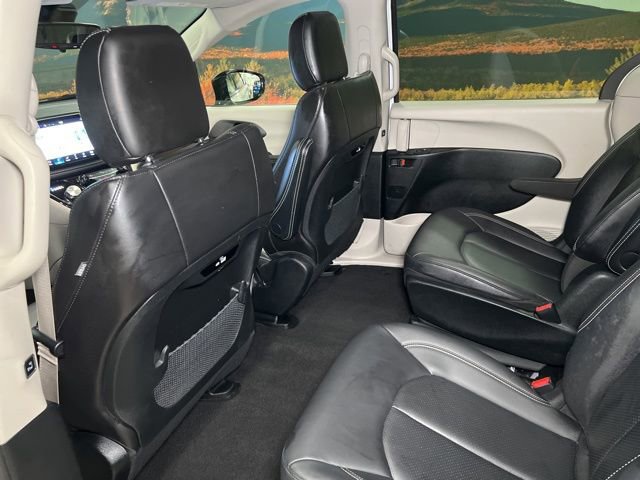 Used 2024 Chrysler Pacifica Select image 51