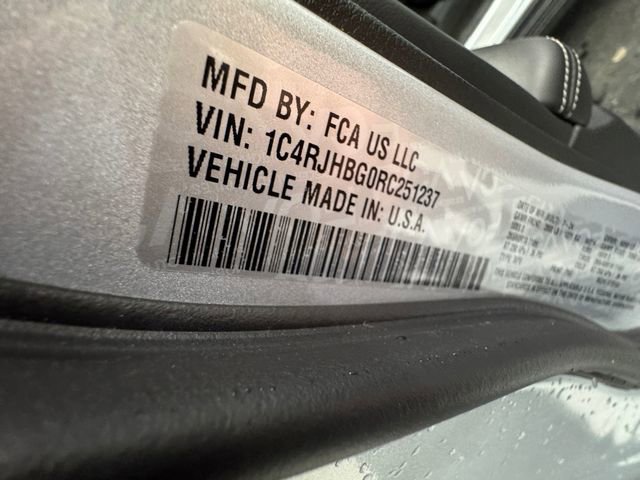 Used 2024 Jeep Grand Cherokee Limited w/ Trailer Tow Package AWD/4WD image 30