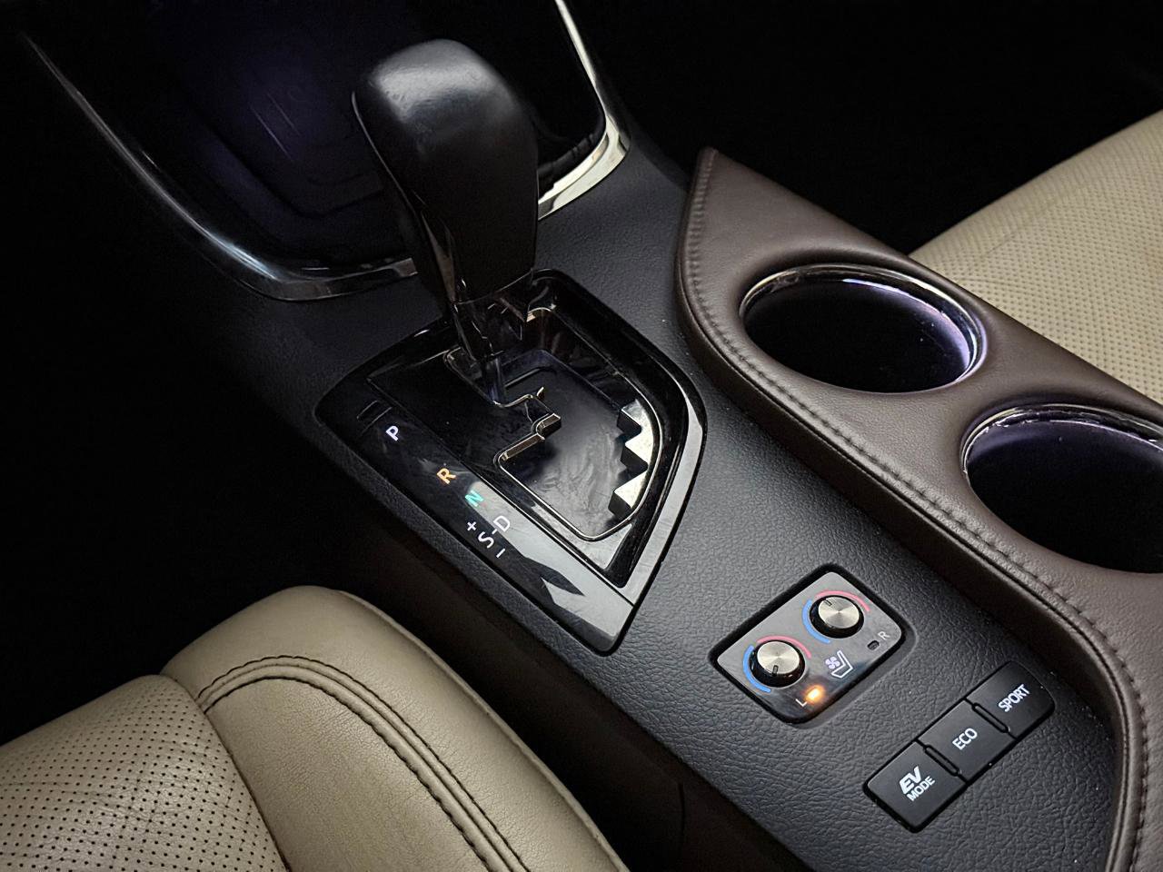 Used 2013 Toyota Avalon Limited w/ Technology Pkg FWD image 37