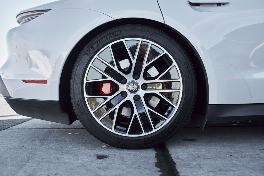 Used 2023 Porsche Taycan 4S w/ Premium Package image 19