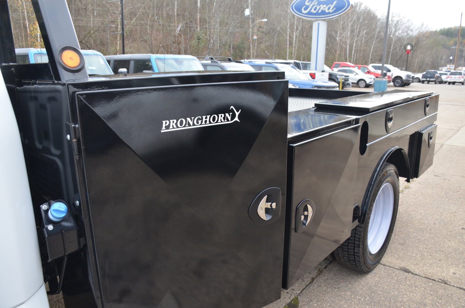 New 2023 Ford F550 4x4 Regular Cab Super Duty image 6