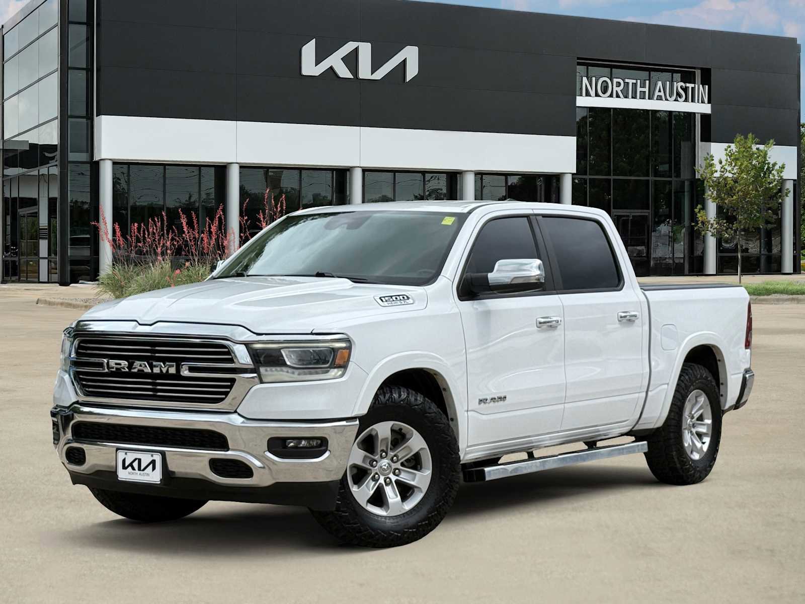 Used 2021 RAM 1500 Laramie AWD/4WD image 1