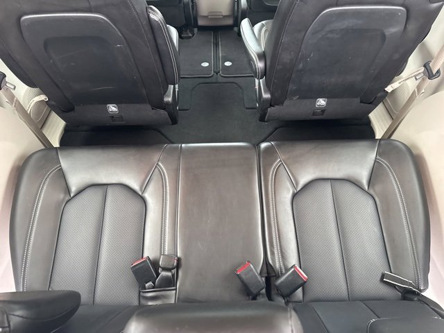 Used 2024 Chrysler Pacifica Touring-L image 31