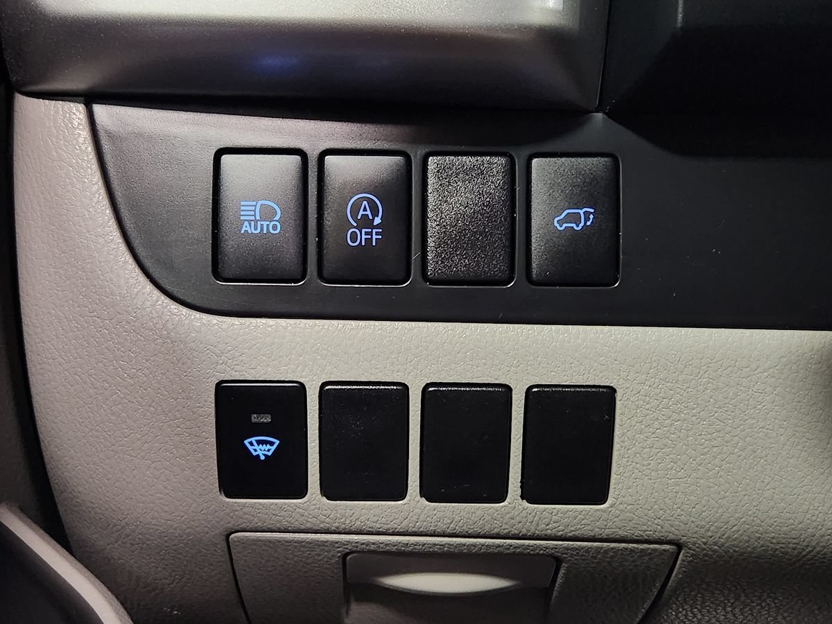 Used 2019 Toyota Highlander Plus FWD image 41