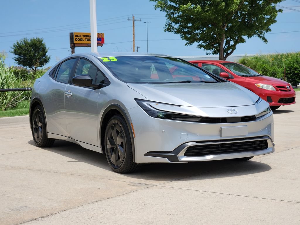 Used 2025 Toyota Prius Plug-In Hybrid FWD image 3