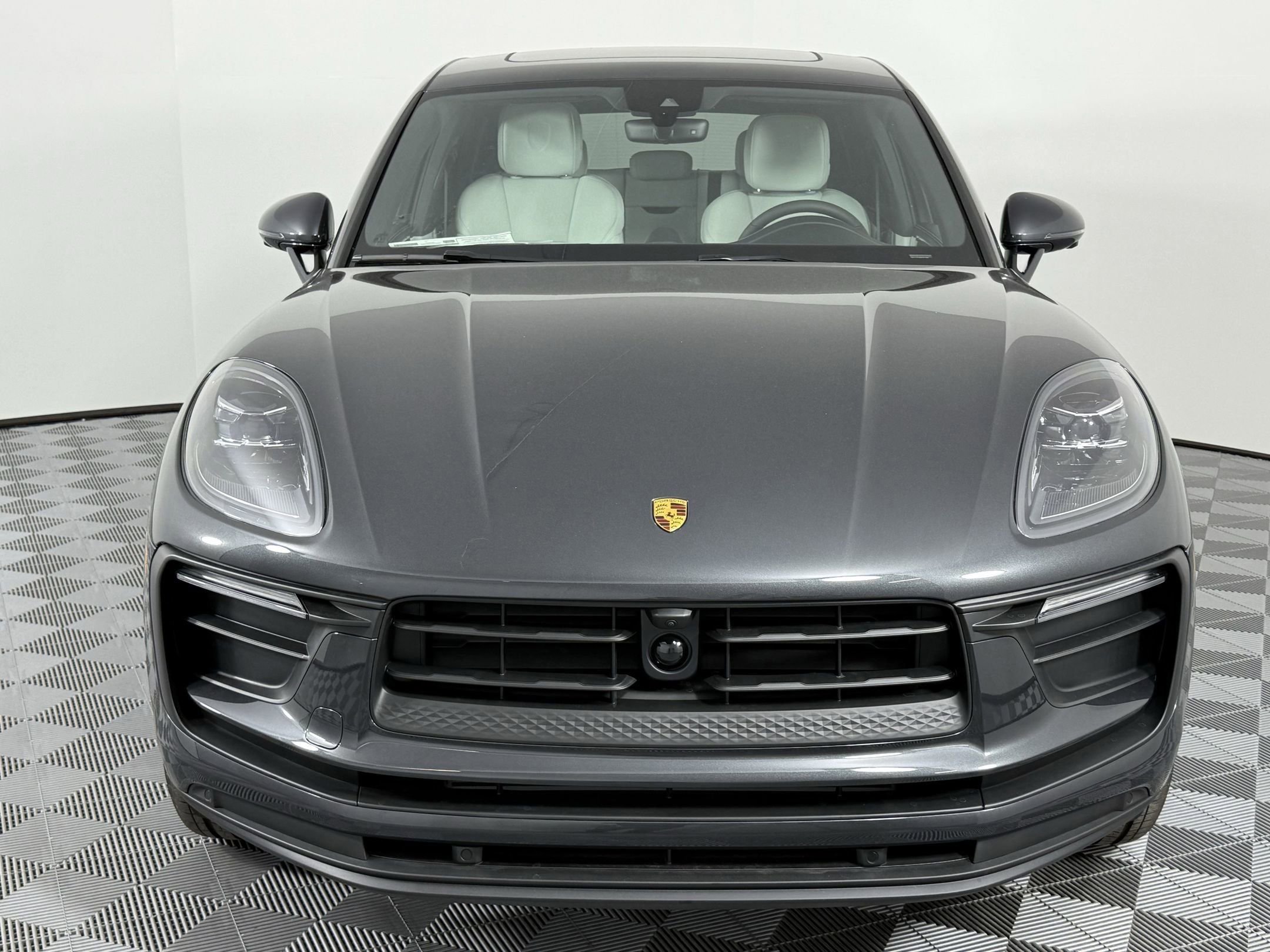 New 2025 Porsche Macan image 6