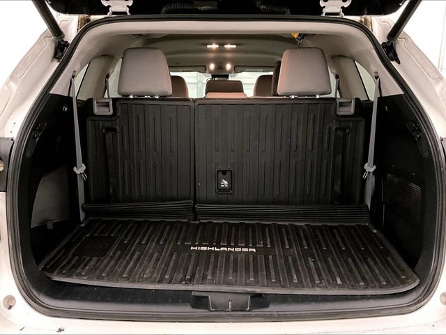 Used 2022 Toyota Highlander LE AWD/4WD image 34