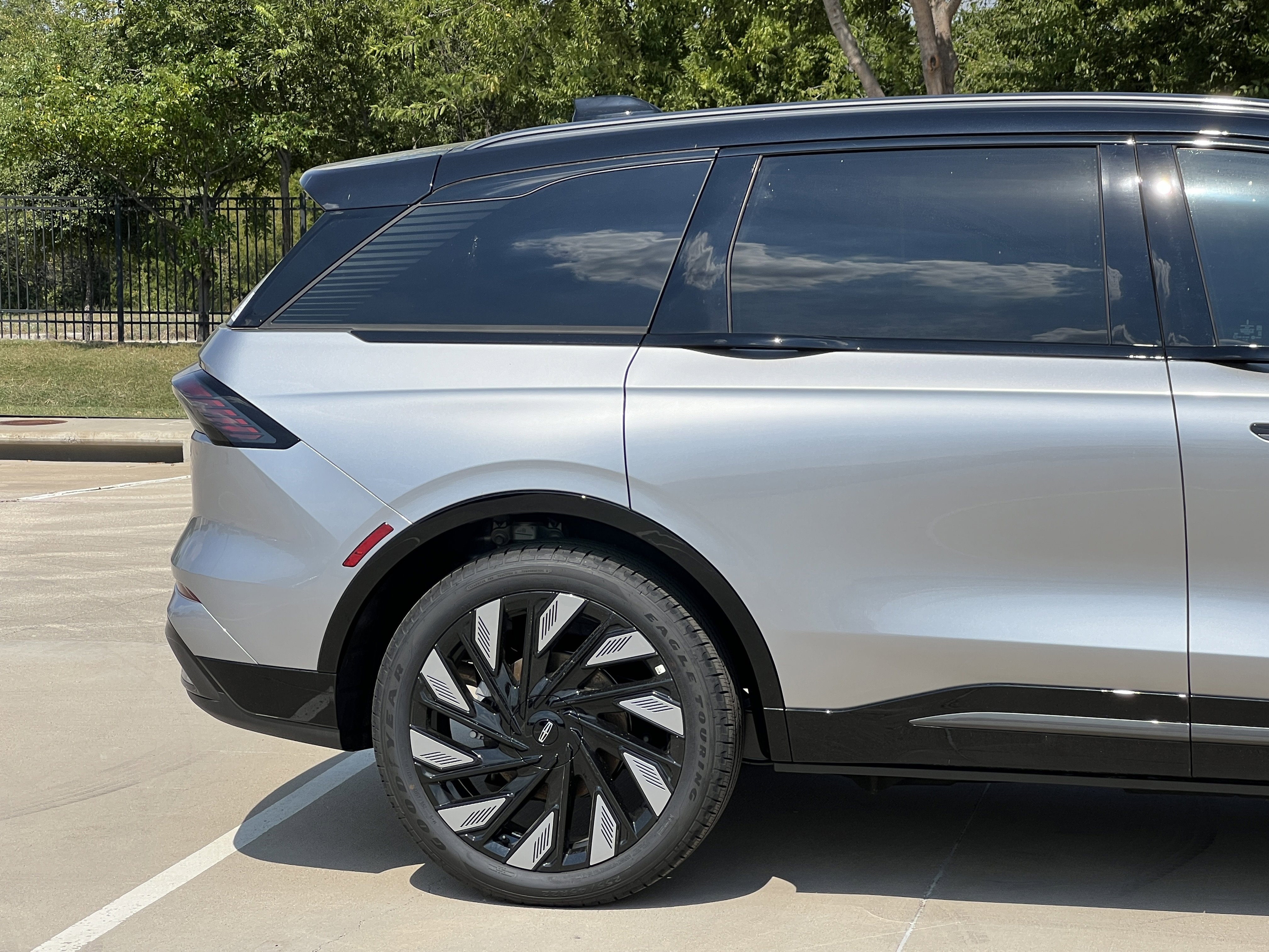 New 2025 Lincoln Nautilus Reserve w/ Jet Appearance Package image 11