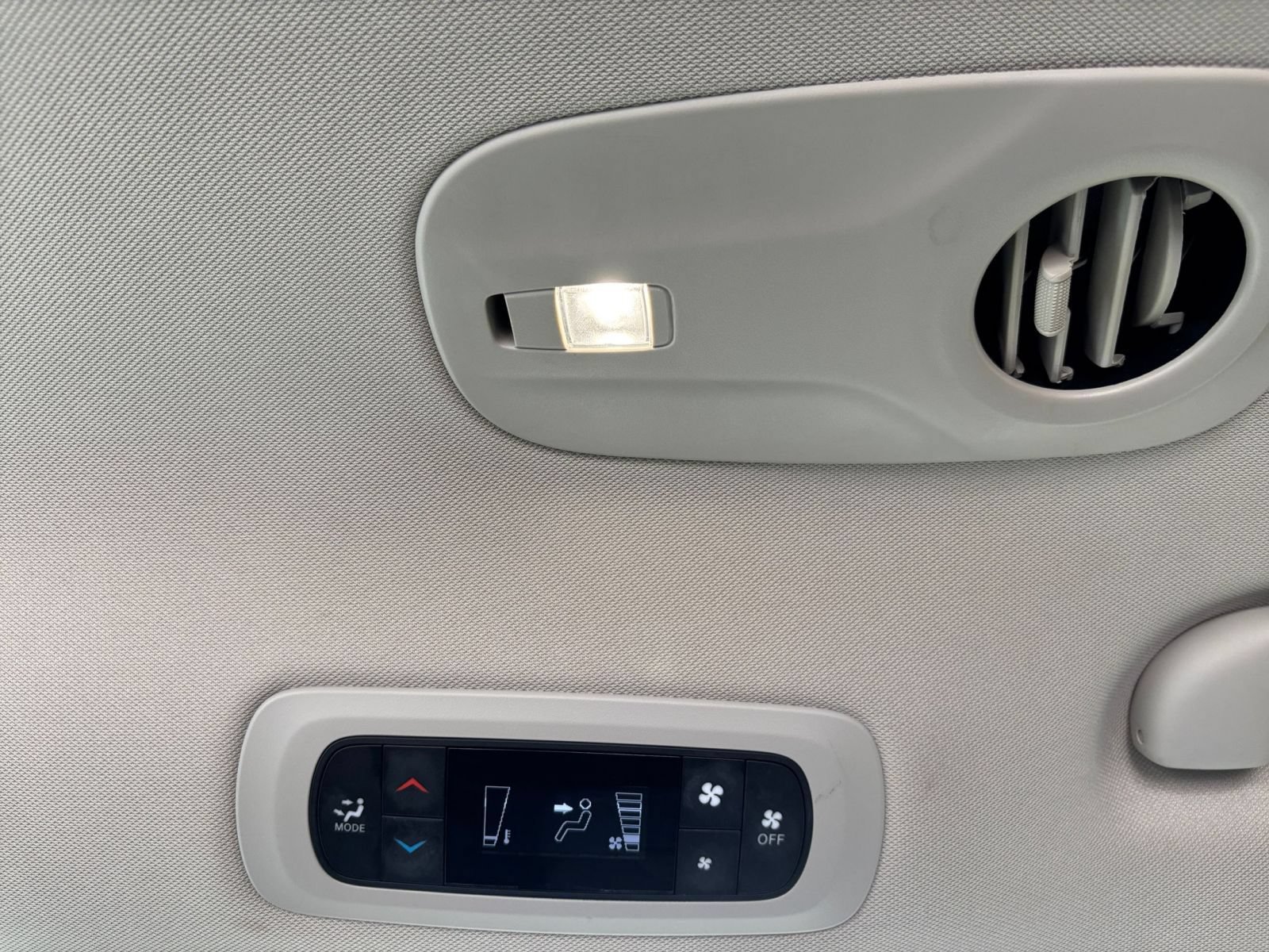 Used 2024 Chrysler Voyager LX FWD image 22