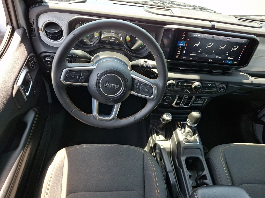 Used 2024 Jeep Wrangler Unlimited Sahara AWD/4WD image 21