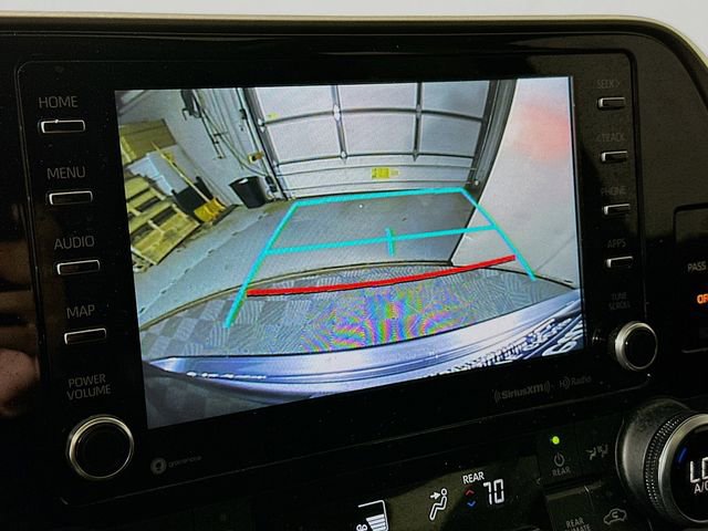 Used 2020 Toyota Highlander XLE AWD/4WD image 18