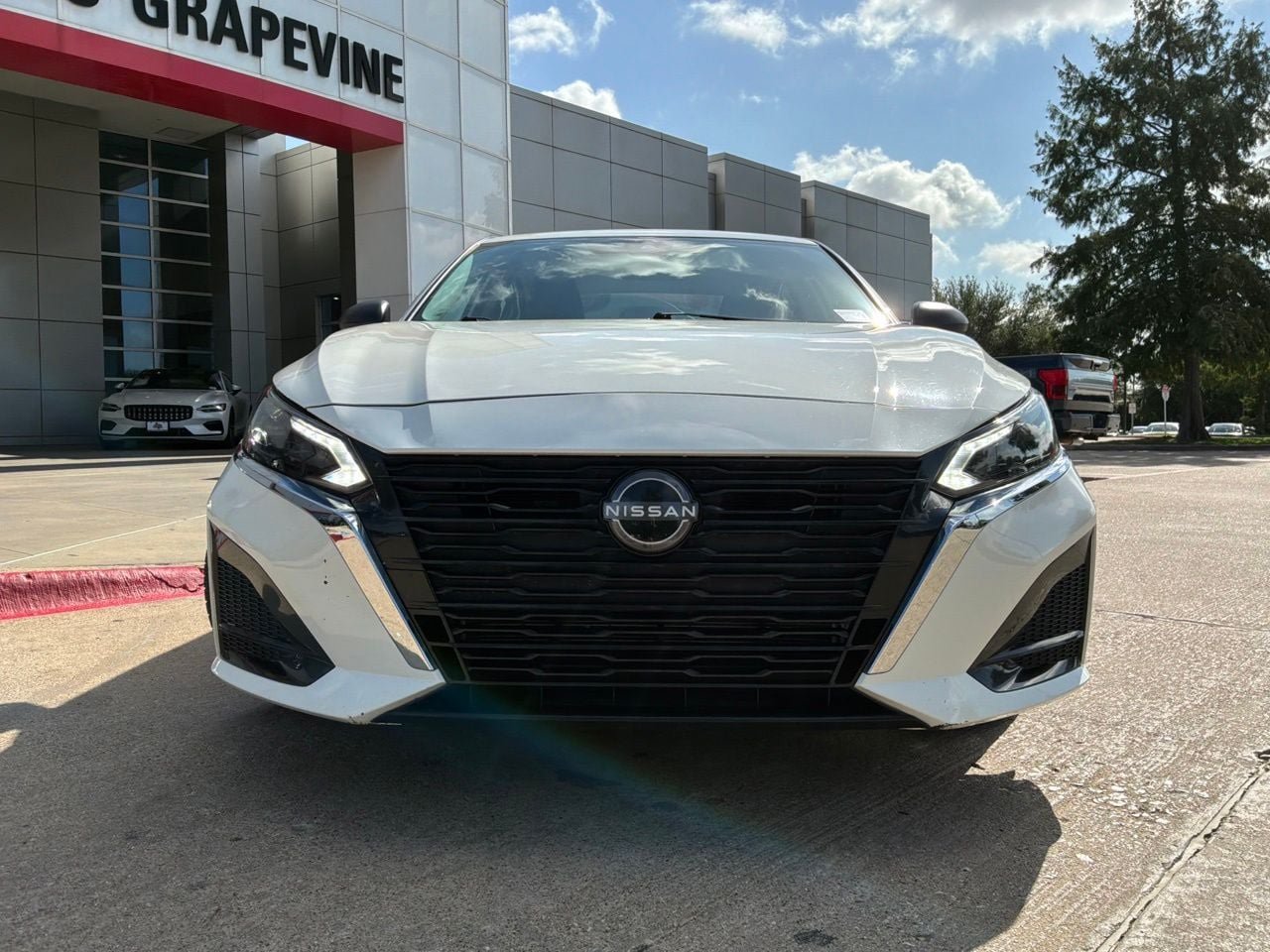Used 2025 Nissan Altima 2.5 SV FWD image 3