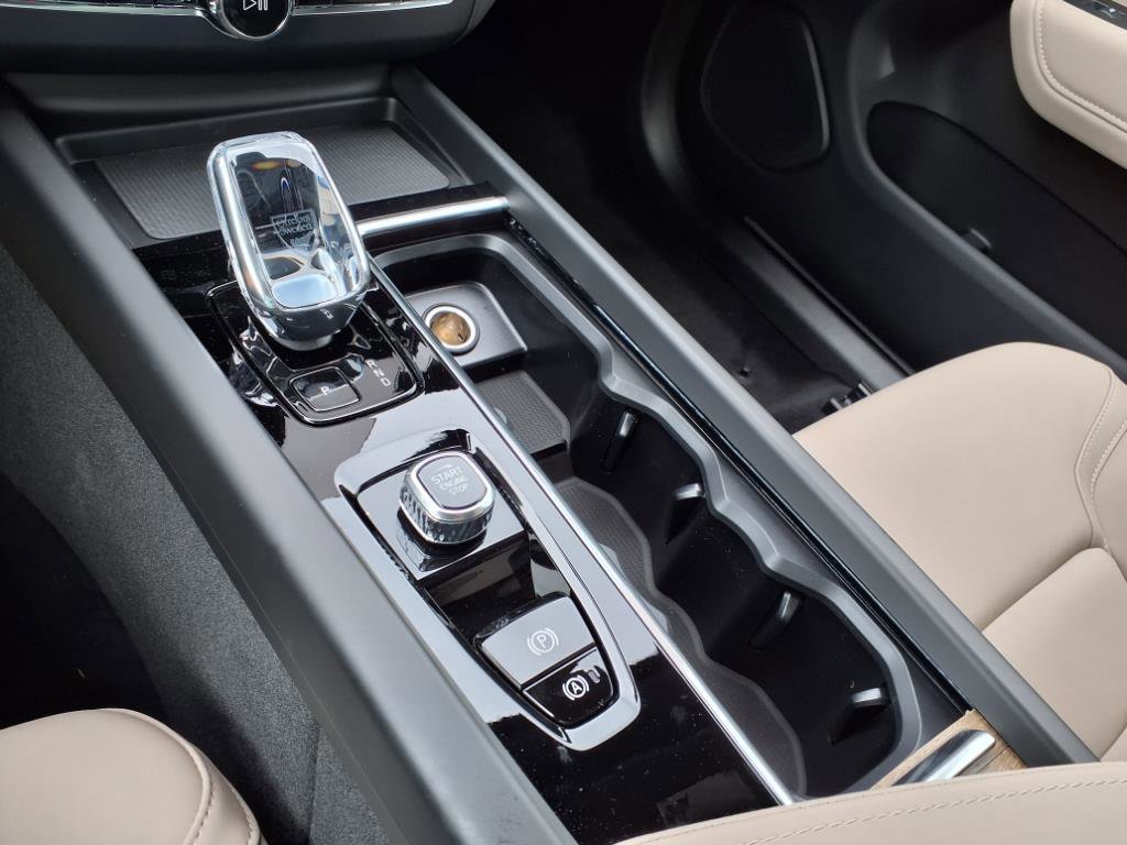 New 2026 Volvo XC60 B5 Plus w/ Protection Package Premier image 14