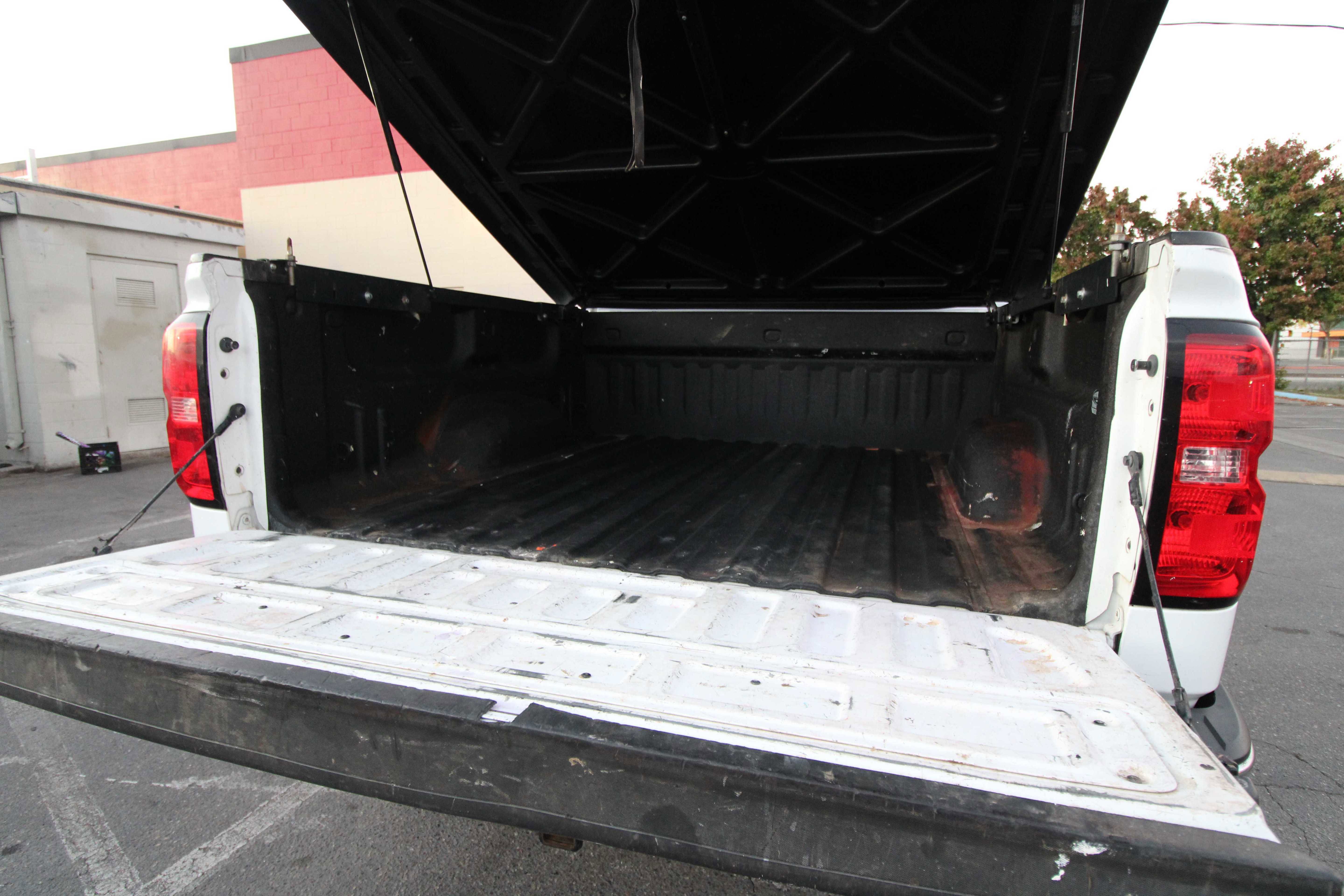 Used 2018 Chevrolet Silverado 1500 LT w/ All Star Edition image 10