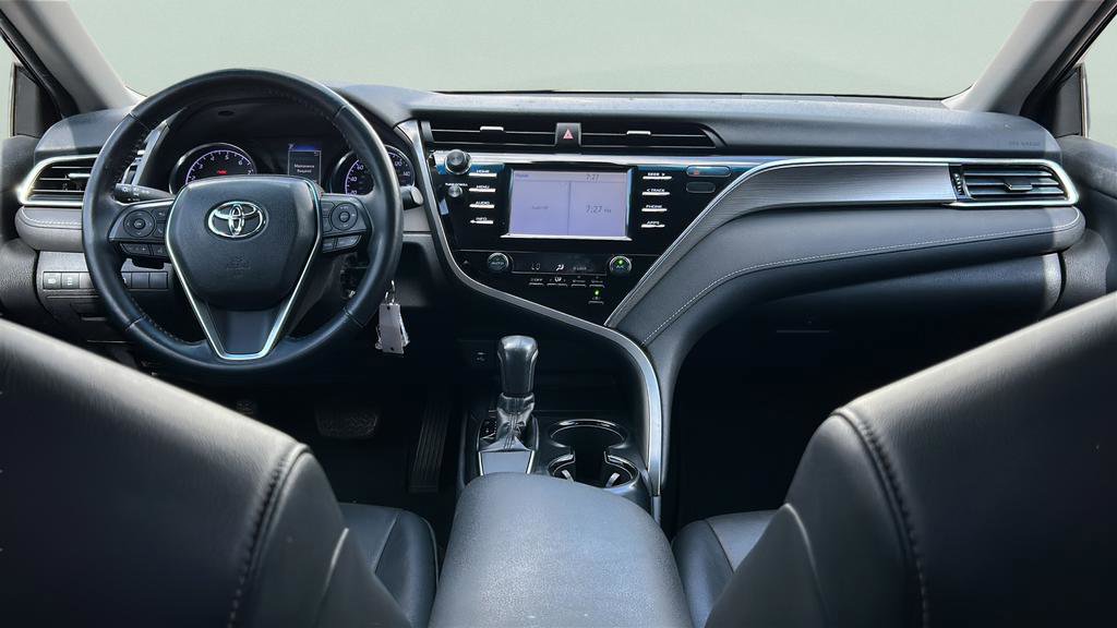 Used 2018 Toyota Camry SE w/ Moonroof Package FWD image 14