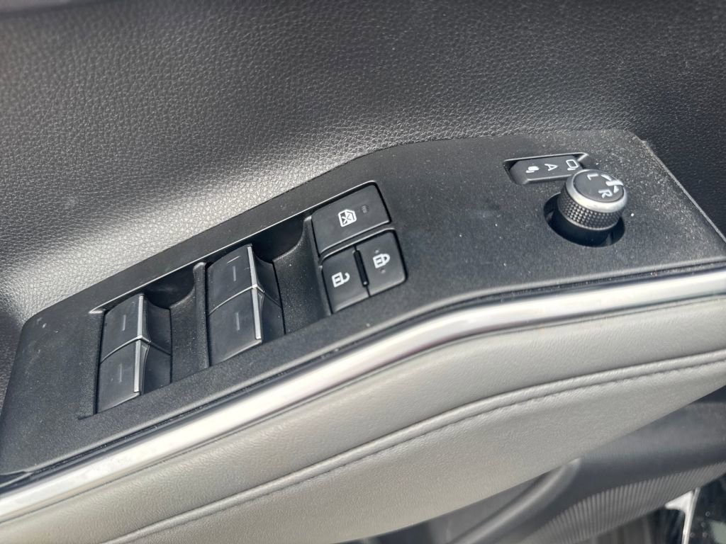 Used 2025 Toyota Highlander Limited image 21